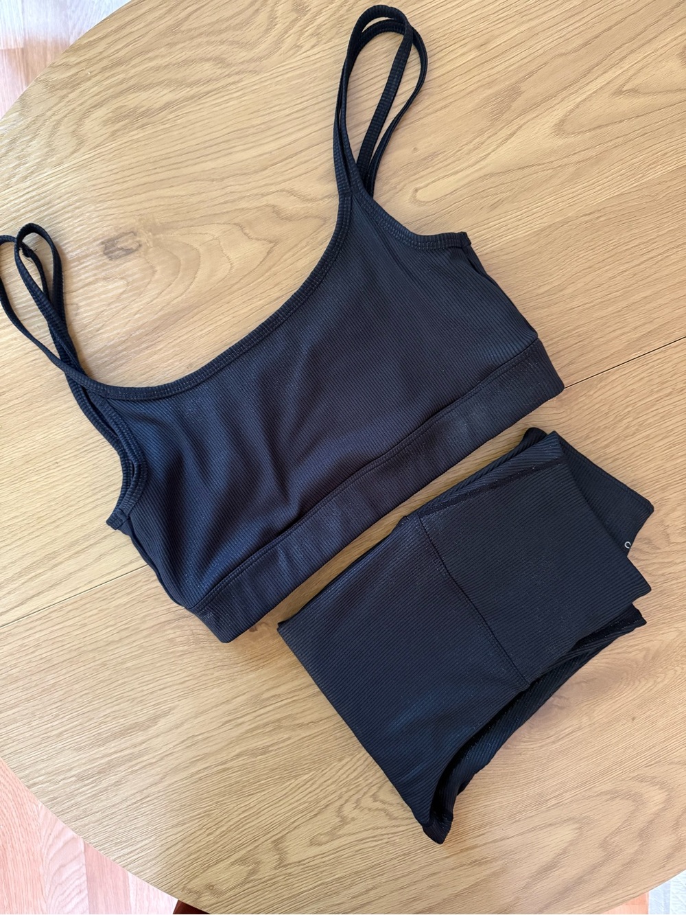 Carbon 38 ribbed shiny set, 7/8 leggings & sports bra top